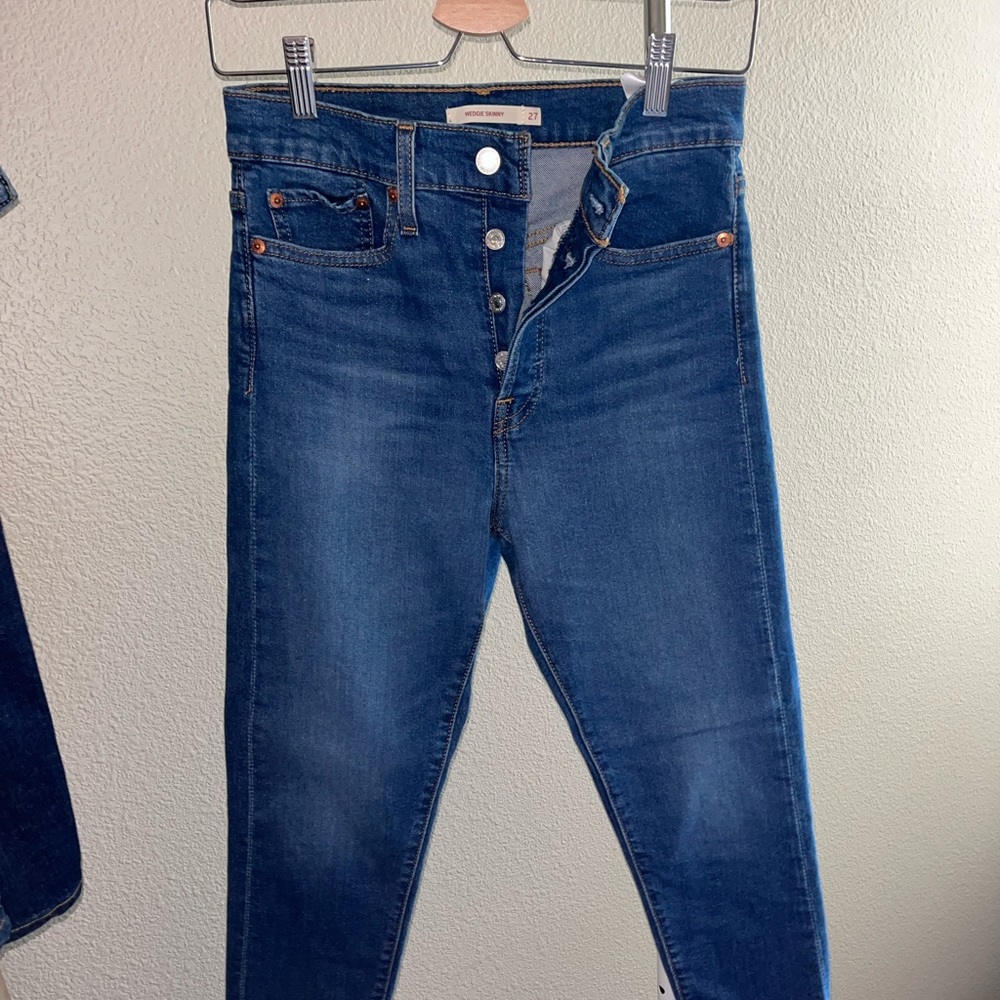 Levi Wedgie Skinny Size 27